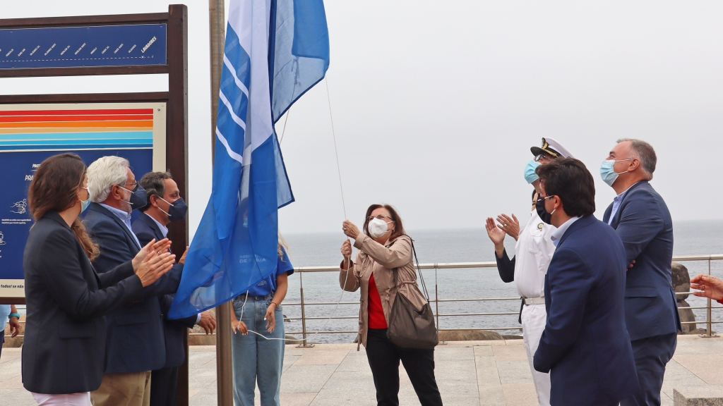 Primeira bandeira azul hasteada