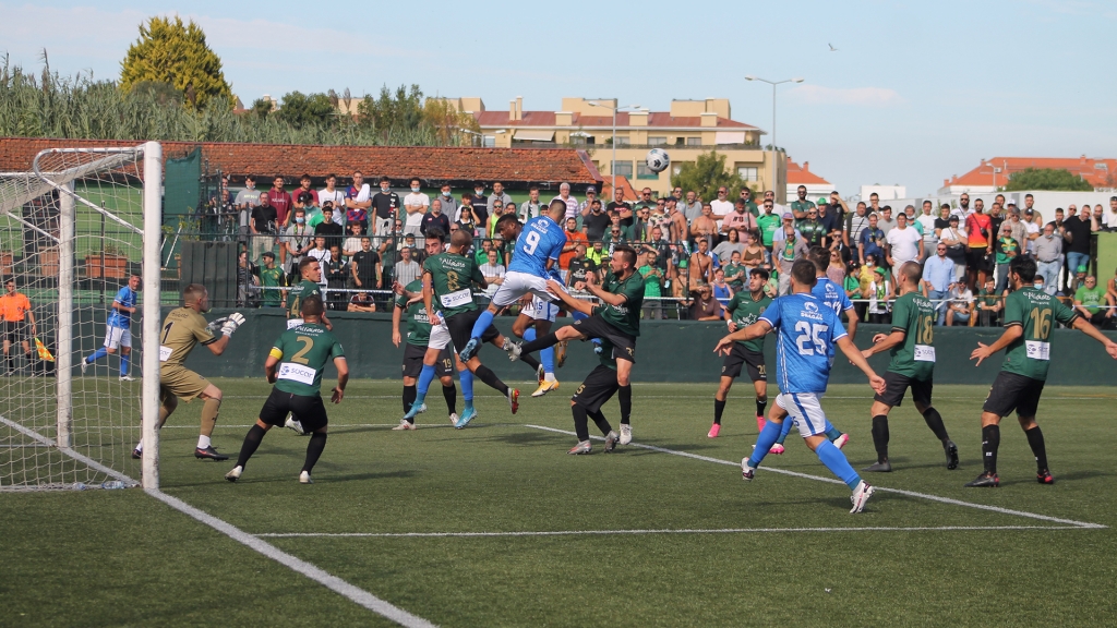 Na primeira volta, o Candal venceu em Coimbrões por 1-3 com hat trick de Rabiu