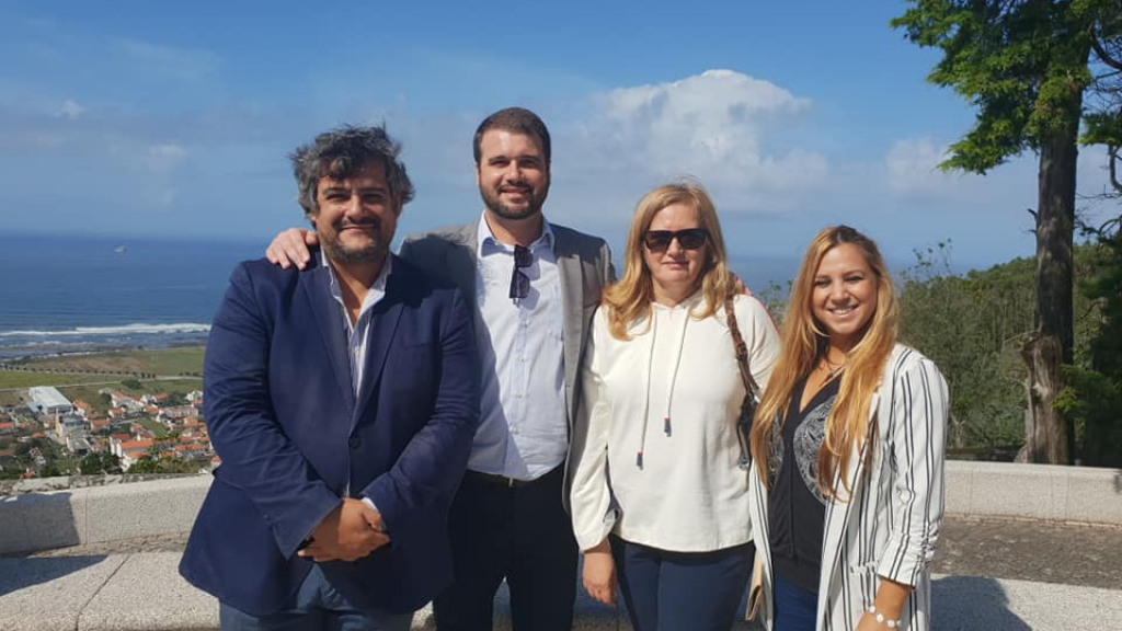 Alexandra Amaro, a última a contar da direita, irá substituir João Paulo Correia na liderança da junta de freguesia de Mafamude e Vilar do Paraíso