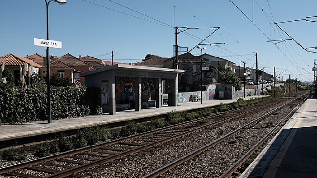 Apeadeiro da Madalena