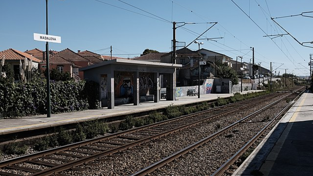Apeadeiro da Madalena