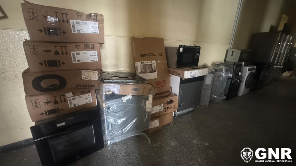 Apreensão de vários tipos de material