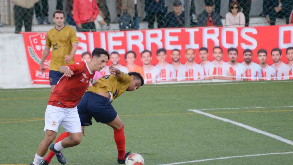 Leverense perdeu com o Salgueiros B, por 1-2 e atrasou-se.