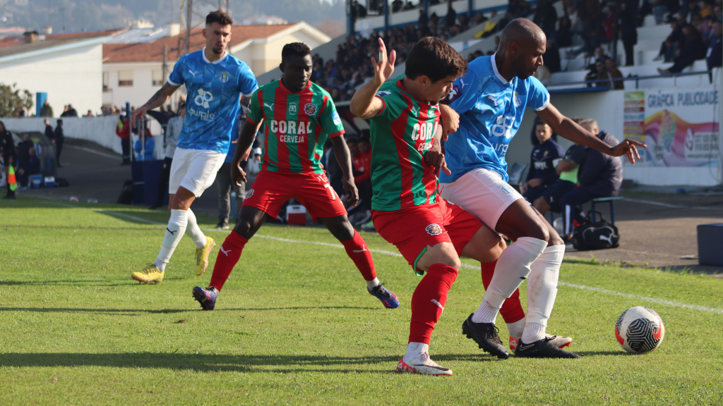 Canelas somou oportunidades de golo, mas perdeu por 1-3.