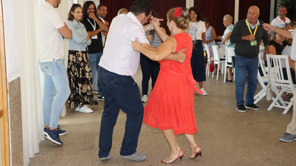 Um dos momentos da dança que deu origem à polémica no passeio sénior de S. Félix da Marinha.