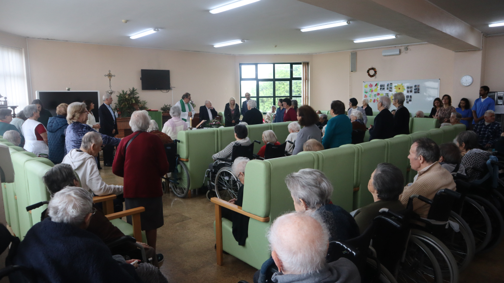 Utentes assistiram à eucaristia celebrada pelo padre Zacarias.