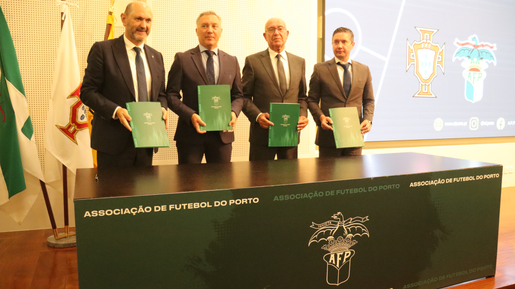 Rafael Louzán Abal, Luis Medina Catalejo, José Neves e José Fontelas Gomes assinaram o protocolo.