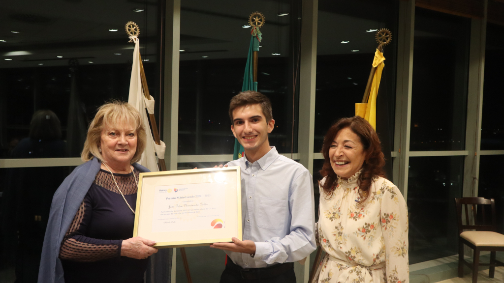João Pedro, aluno da ES Gaia Nascente, recebeu Prémio Mário Laredo.