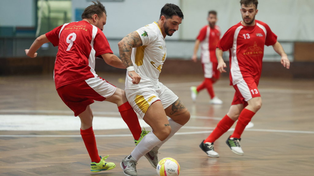 Miramar Império goleou o CB Oleiros, por 10-2, e segue em frente.