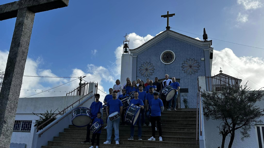 Saída da procissão em Pedroso.