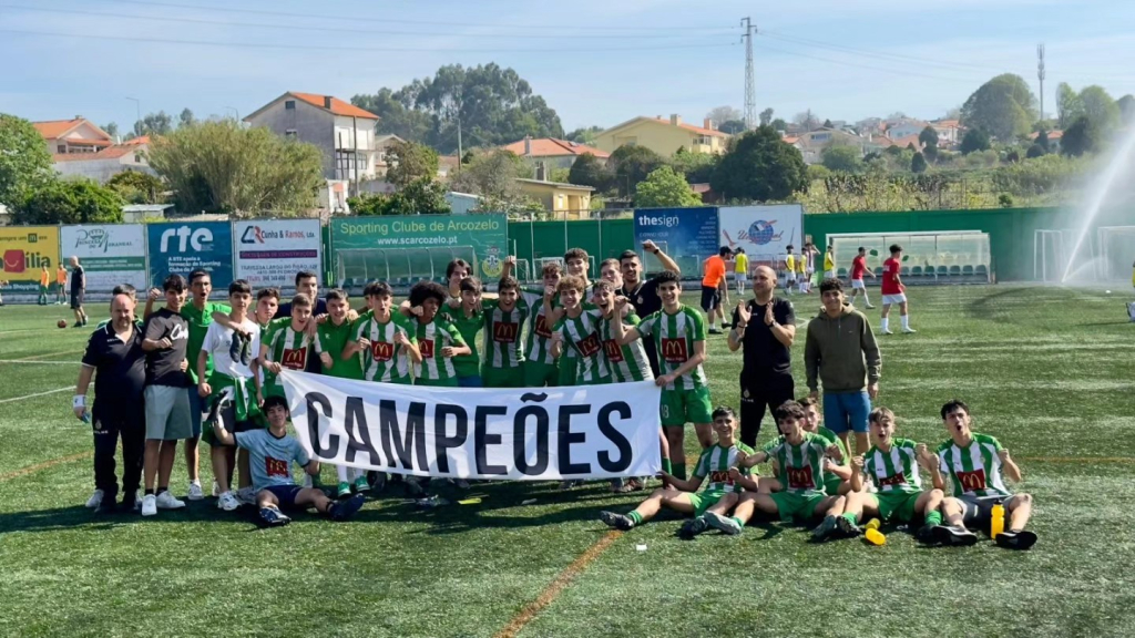 Juvenis do Arcozelo já garantiram a vitória na Série 1. Agora querem subir de divisão.
