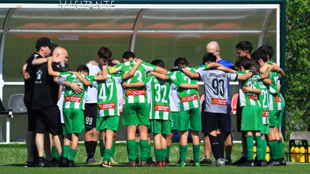 Sub 13 do Arcozelo, que subiram esta época à I Distrital, garantiram a permanência apesar da derrota com o Varzim.