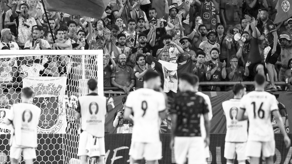 Apesar da derrota, o público português presente em Gelsenkirchen, apoiou a Seleção Nacional