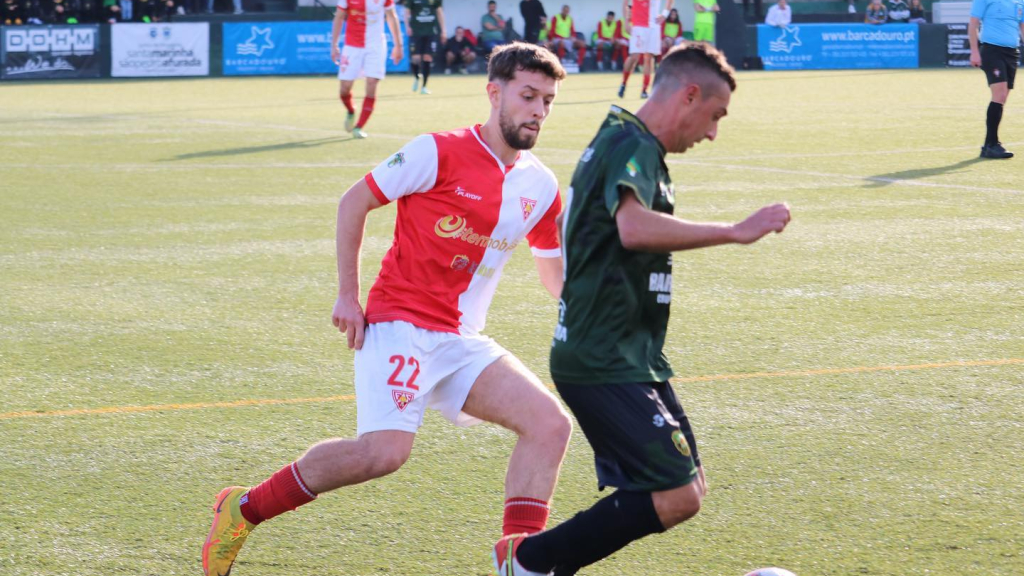 Jogos entre Avintes e Coimbrões são disputados até ao último lance.