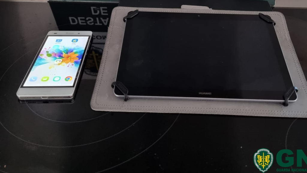 Telemóvel e tablet