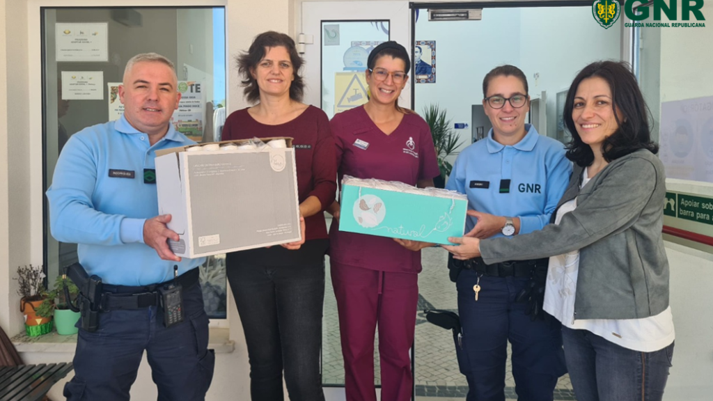 Entrega dos produtos a uma das instituições