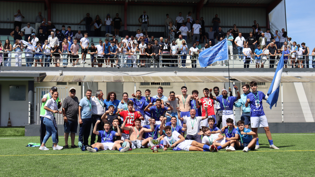 Enorme massa adepta candalense em Gondim da Maia assistiu aos juvenis a conquistar título da II Distrital na final do campeonato frente à AVS, em jogo emocionante 