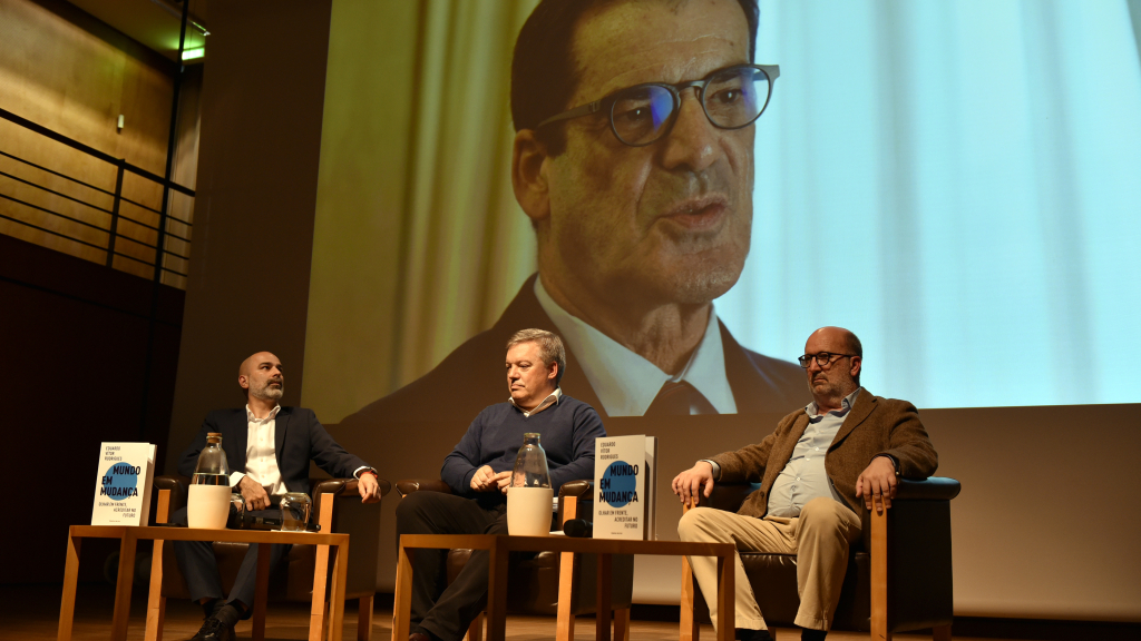 Casa cheia 'descobrir' o novo livro de Eduardo Vítor Rodrigues