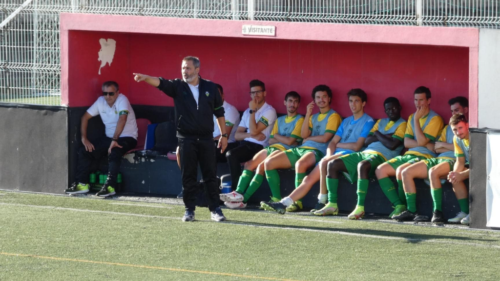 Leandro Cunha deixou o comando técnico do Pedroso.