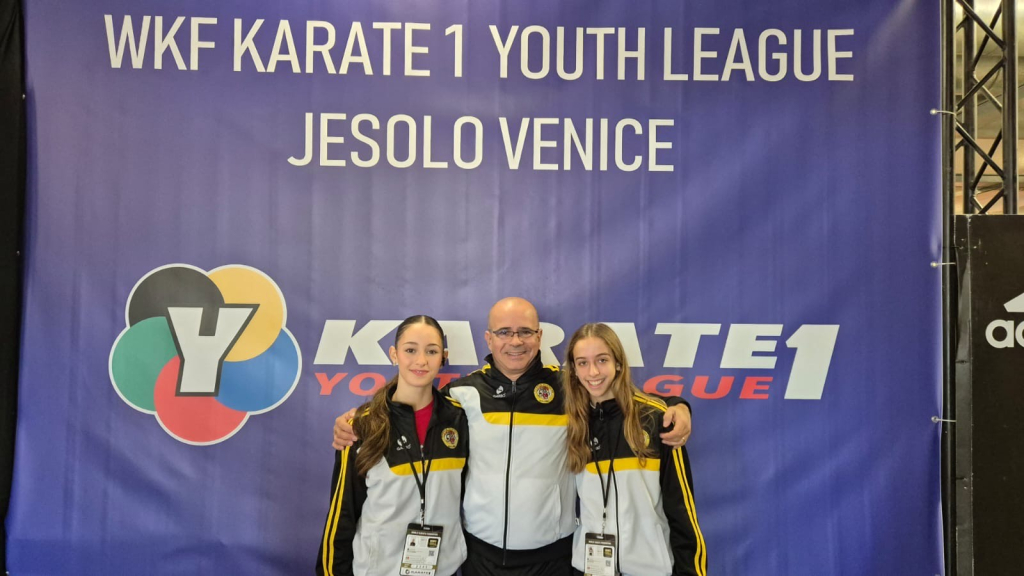 Treinador Domingos Marques com as atletas Isis Matos e Maria João Silva